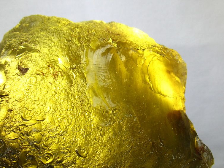 1.4Kg リビアングラス 原石 台座付属 一点物 199-962