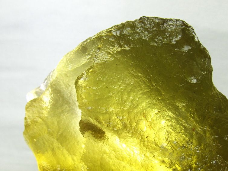 1.3Kg リビアングラス 原石 台座付属 一点物 199-963