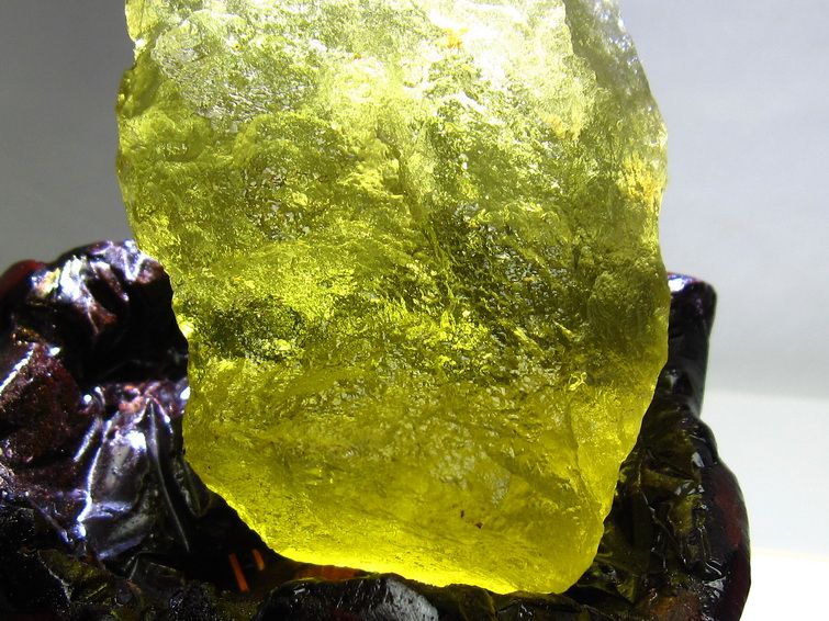 リビアングラス 原石 台座付属 一点物 199-975