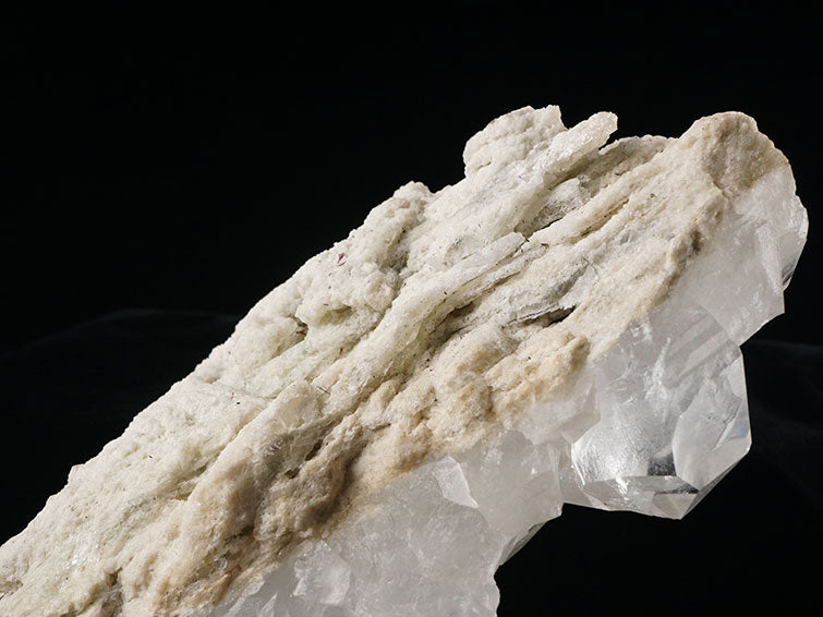 ガーデンクォーツ 水晶クラスター 1.6Kg 原石 ブラジル ミナスジェライス州 コリント産 証明書付属 一点物 レムリアンシード 282-397