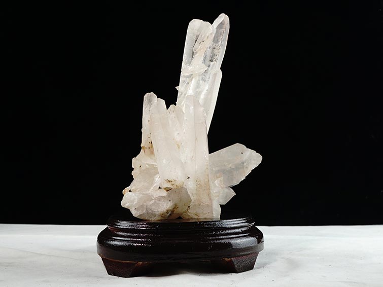 1.7Kg 水晶 クラスター マダガスカル産 台座付属 一点物 292-36