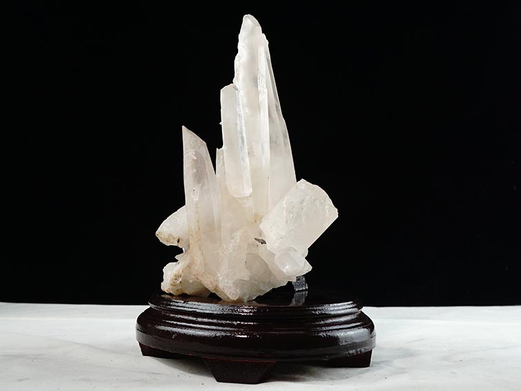 1.7Kg 水晶 クラスター マダガスカル産 台座付属 一点物 292-36