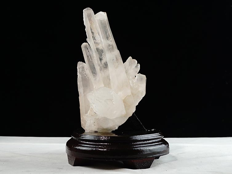 1.7Kg 水晶 クラスター マダガスカル産 台座付属 一点物 292-36