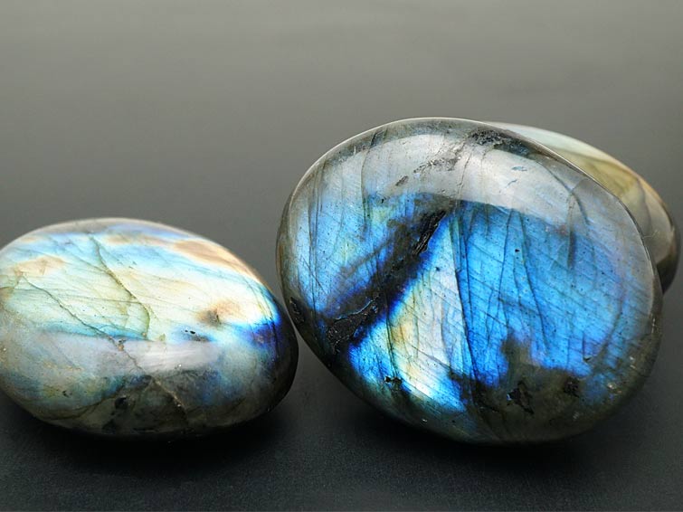 ラブラドライト タンブル 原石 置物 磨き石 AAAランク 1個 曹灰長石 labradorite ランダム発送 771-17