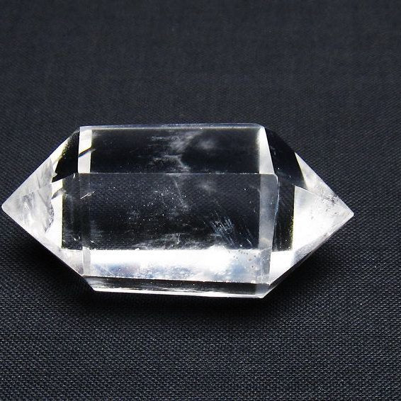 水晶 六角柱 ダブルポイント 一点物 142-8594 – 天然石