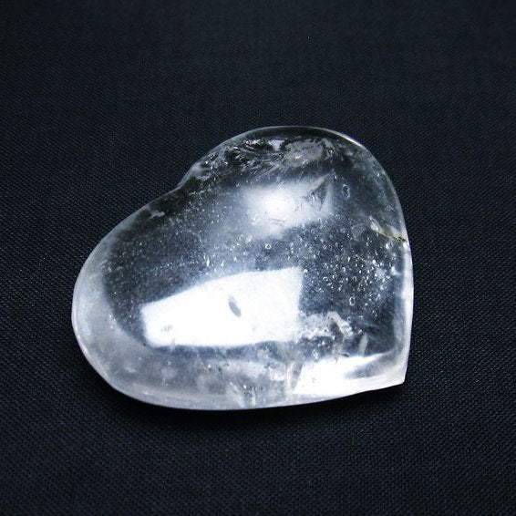 水晶 ハート 置物 一点物 145-1296 – 天然石・パワーストーンの東昇