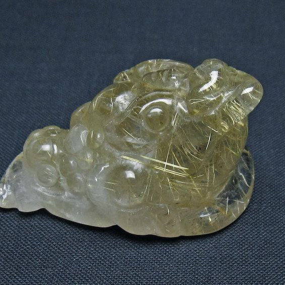 タイチンルチルクォーツ 手彫り 置物 キンセン 金蟾 一点物 145-1676