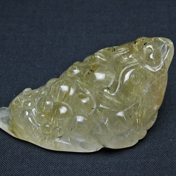 天然石 ガーデンクォーツ共生タイチンルチルクォーツの龍 置物E.127