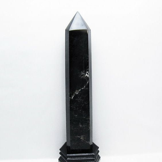 黒水晶 六角柱 ［モリオン］ 2.4Kg モリオン 黒水晶 六角柱 台座付属 一点物 162-399 – 天然石
