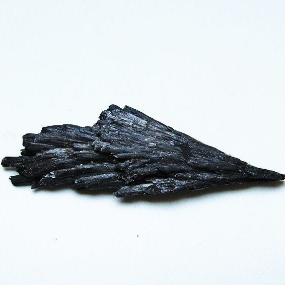 ブラック カイヤナイト 原石 一点物 171-7480