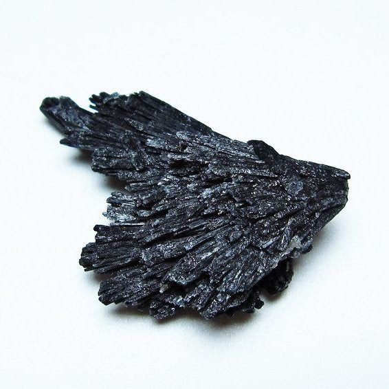 ブラック カイヤナイト 原石 一点物 171-7482