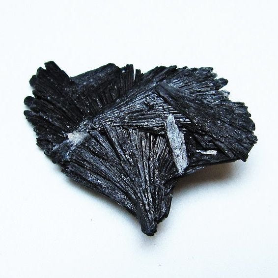 ブラック カイヤナイト 原石 一点物 171-7502