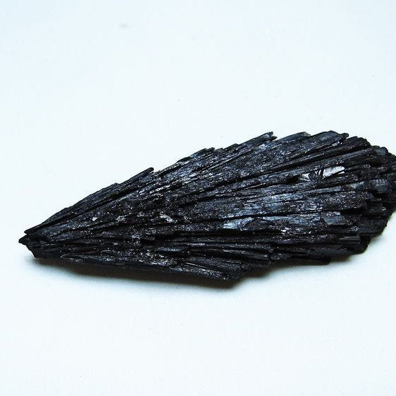 ブラック カイヤナイト 原石 一点物 171-7545