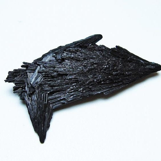 ブラック カイヤナイト 原石 一点物 171-7547