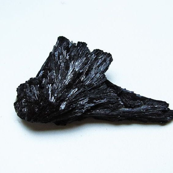ブラック カイヤナイト 原石 一点物 171-7557