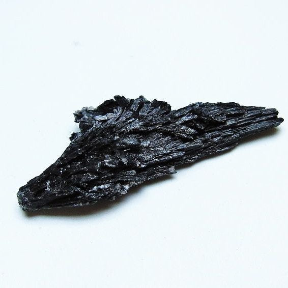 ブラック カイヤナイト 原石 一点物 171-7560