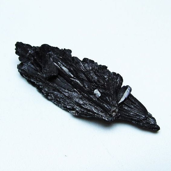 ブラック カイヤナイト 原石 一点物 171-7588