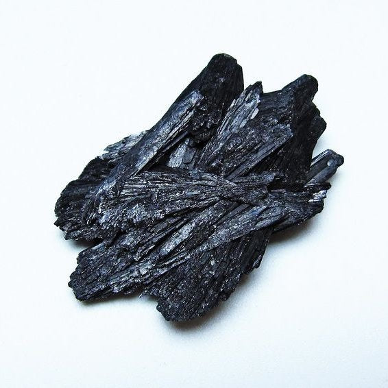 ブラック カイヤナイト 原石 一点物 171-7600 – 天然石