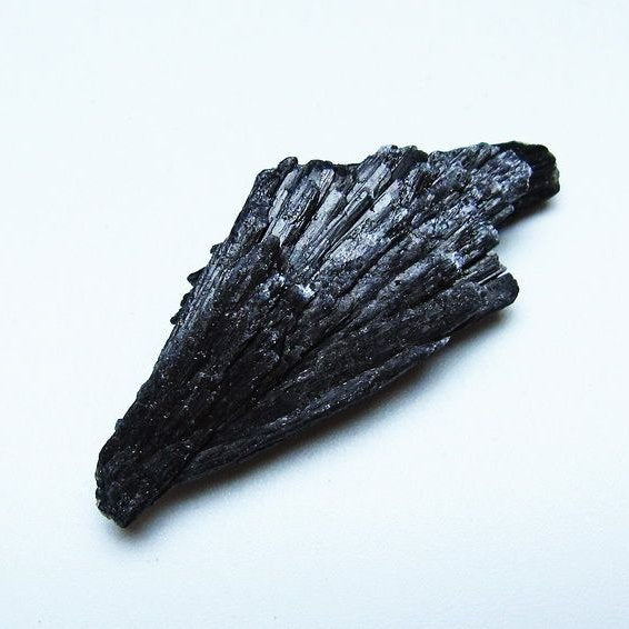 ブラック カイヤナイト 原石 一点物 171-7605