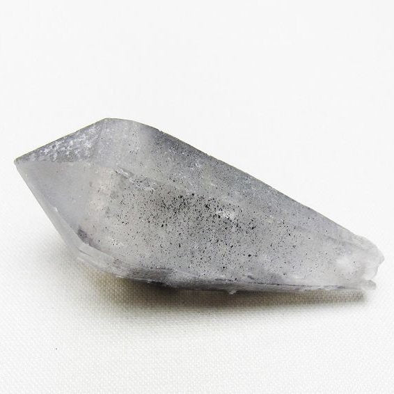 レーザークリスタル 水晶 クラスター 水晶 原石 スティブナイト 輝安鉱入り 一点物 [送料無料] 172-3397 br\u003e限定 一点物水晶 クラスター すいしょう クリスタル Crystal