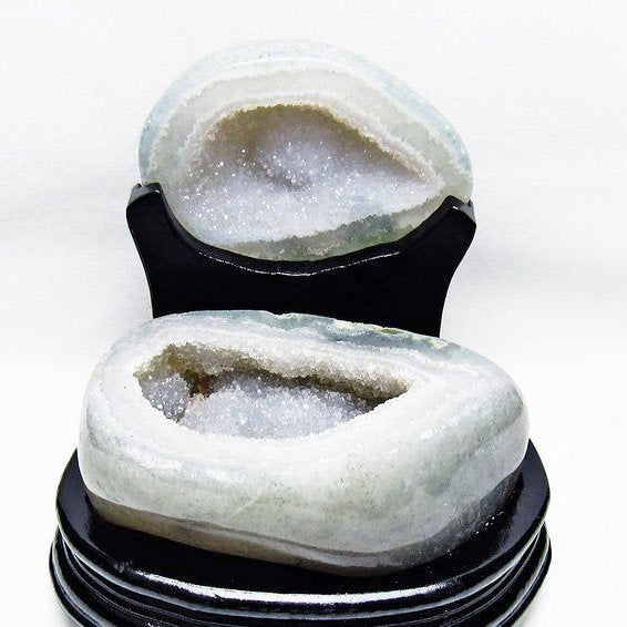 1.8Kg トレジャーメノウ アゲート 台座付属 原石 置物 一点物 175-1385