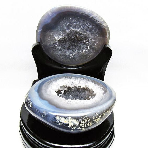 2.1Kg トレジャーメノウ アゲート 台座付属 原石 置物 一点物 175-1431