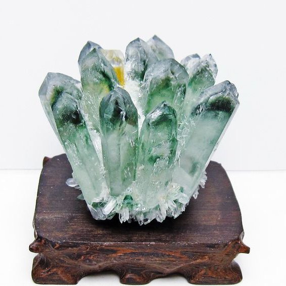 天然【水晶】原石・木台 緑水晶 クラスター 原石 台座付属 一点物 182-7476 – 天然石