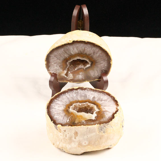 2.2Kg トレジャーメノウ アゲート 瑪瑙 置物 台座付属 275-14 – 天然石