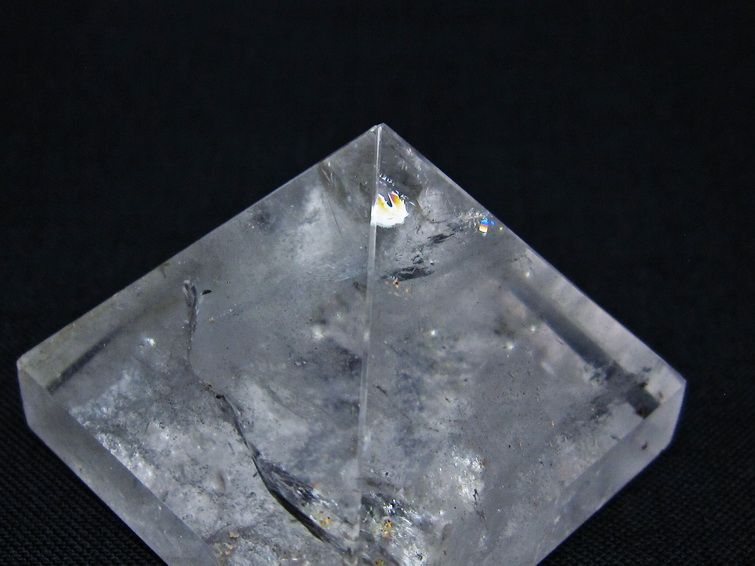 水晶 ピラミッド置物 虹入り 一点物 145-1017