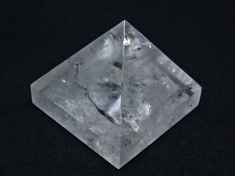 水晶 ピラミッド置物 虹入り 一点物 145-1017