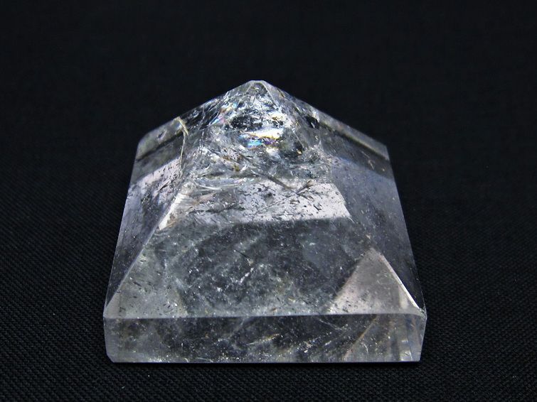 水晶 ピラミッド置物 虹入り 一点物 145-1024