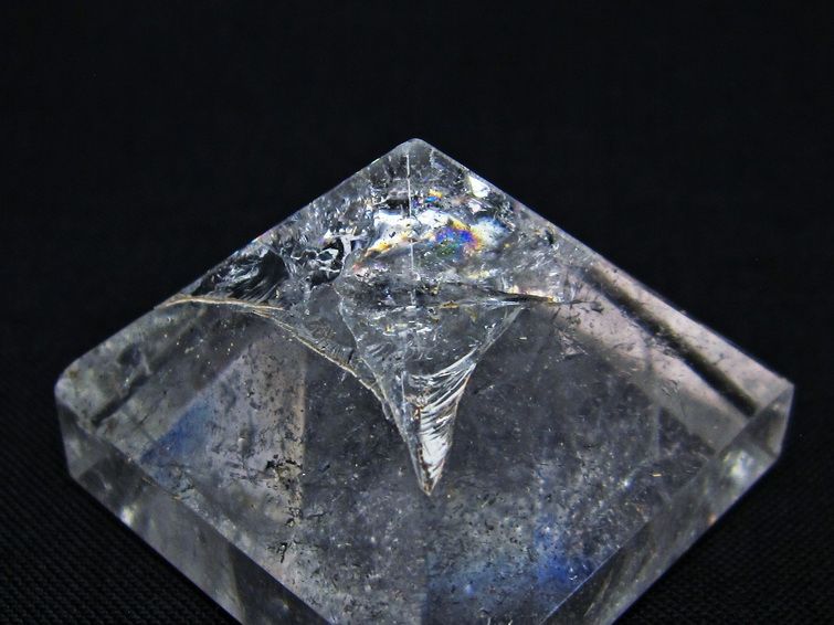 水晶 ピラミッド置物 虹入り 一点物 145-1024