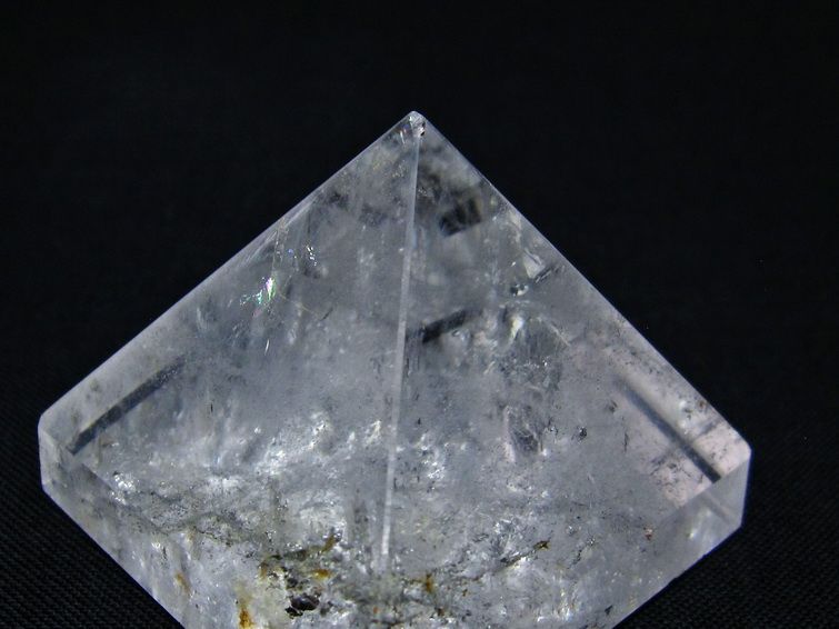 水晶 ピラミッド置物 虹入り 一点物 145-1026