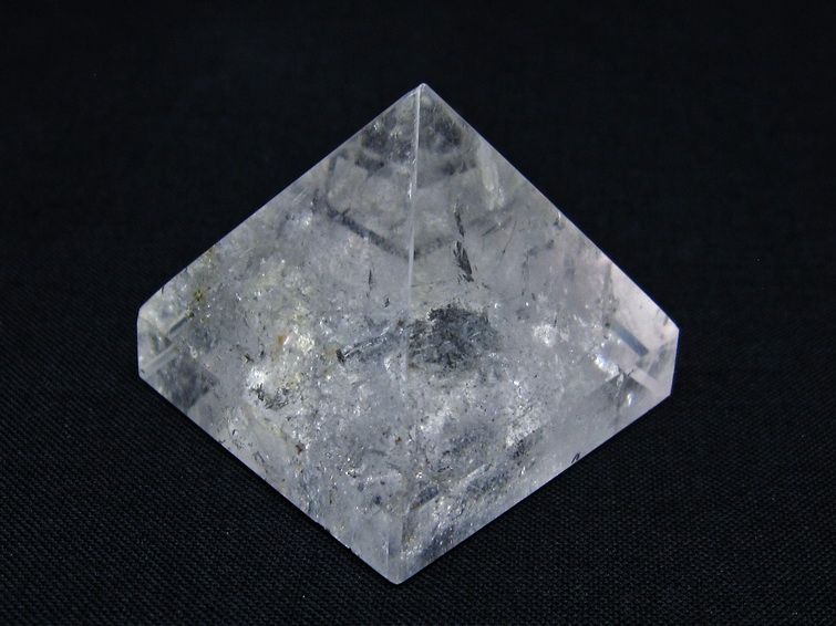 水晶 ピラミッド置物 虹入り 一点物 145-1026