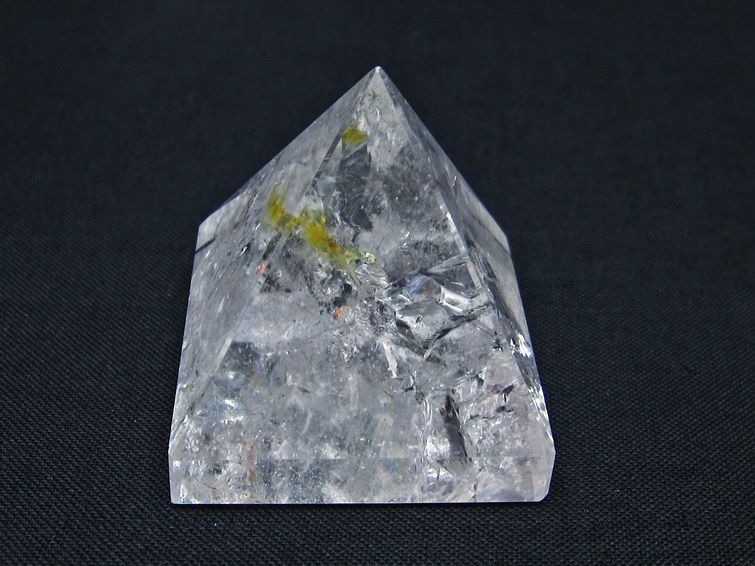 水晶 ピラミッド置物 虹入り 一点物 145-1031