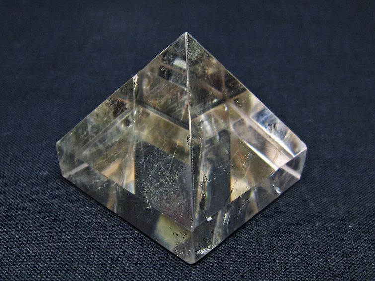水晶 ピラミッド置物 一点物 145-1073