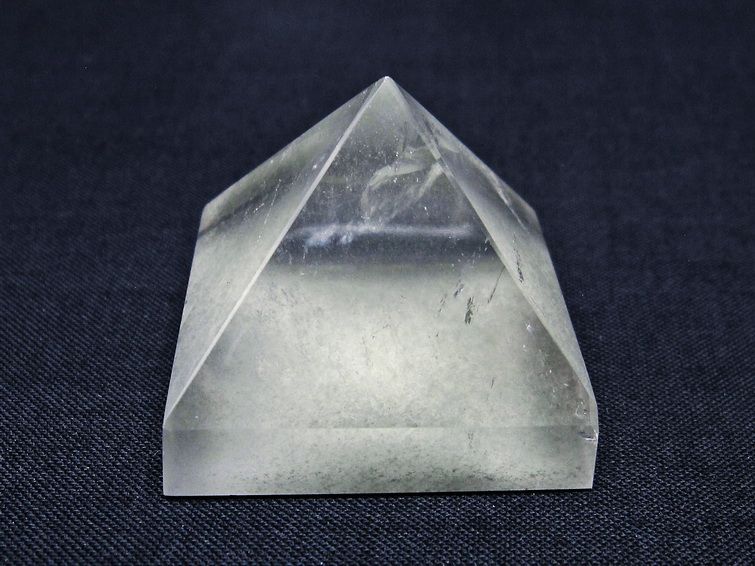水晶 ピラミッド置物 一点物 145-1076