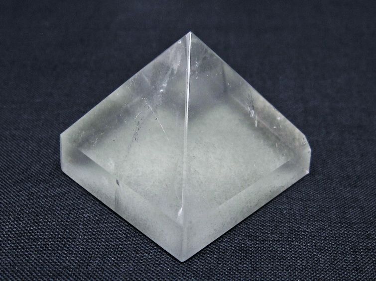 水晶 ピラミッド置物 一点物 145-1076