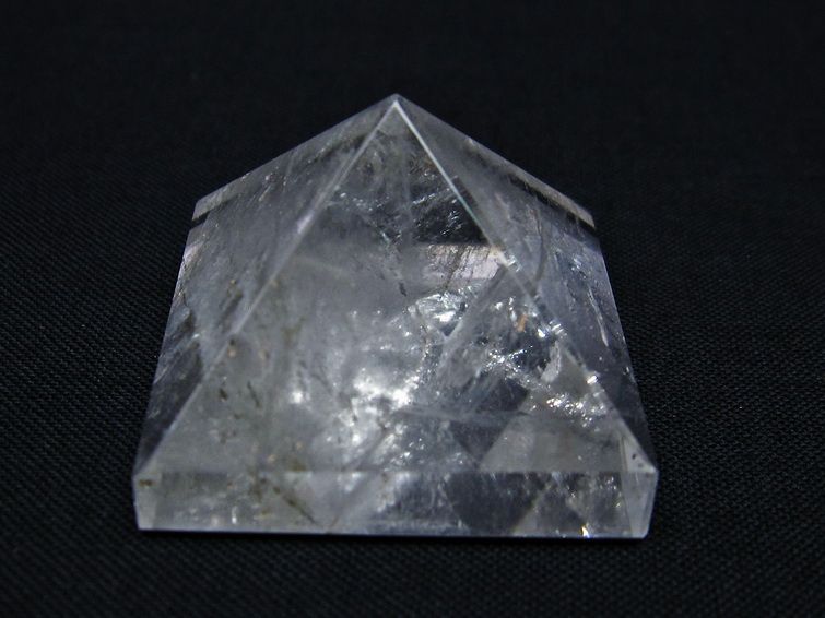 水晶 ピラミッド置物 一点物 145-941