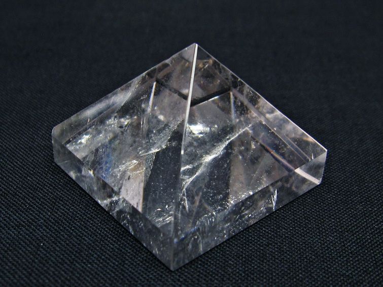 水晶 ピラミッド置物 一点物 145-954