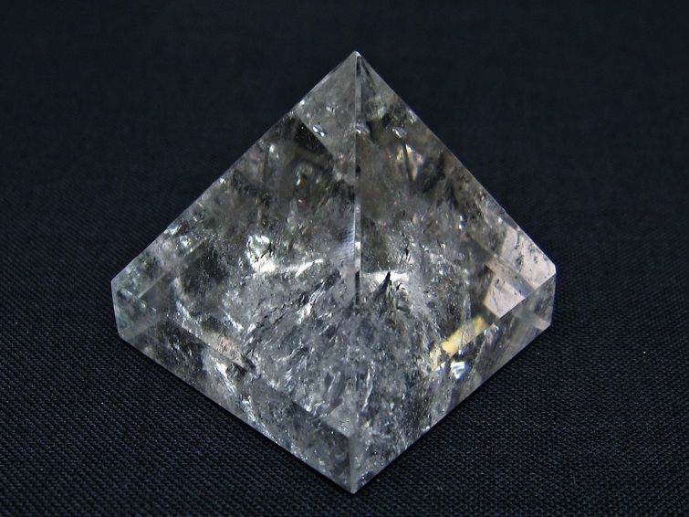 水晶 ピラミッド置物 虹入り 一点物 145-955