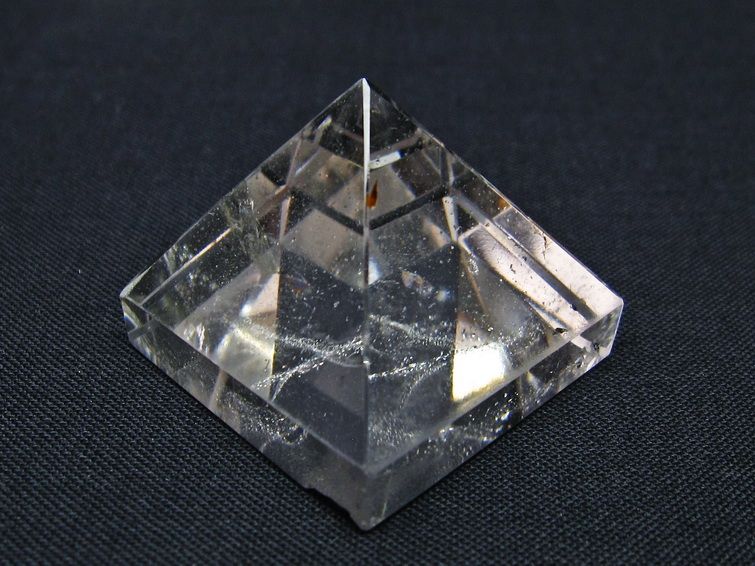 水晶 ピラミッド置物 一点物 145-991
