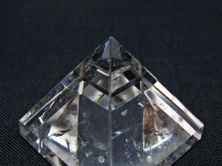水晶 ピラミッド置物 一点物 145-995