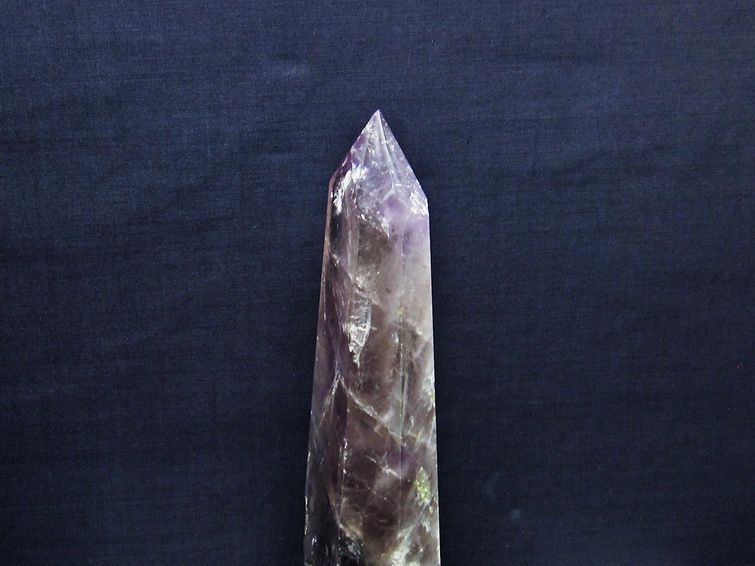 1.3Kg アメジスト 六角柱 アメシスト ポイント 置物 原石 ファントム 台座付属 一点物 152-2125