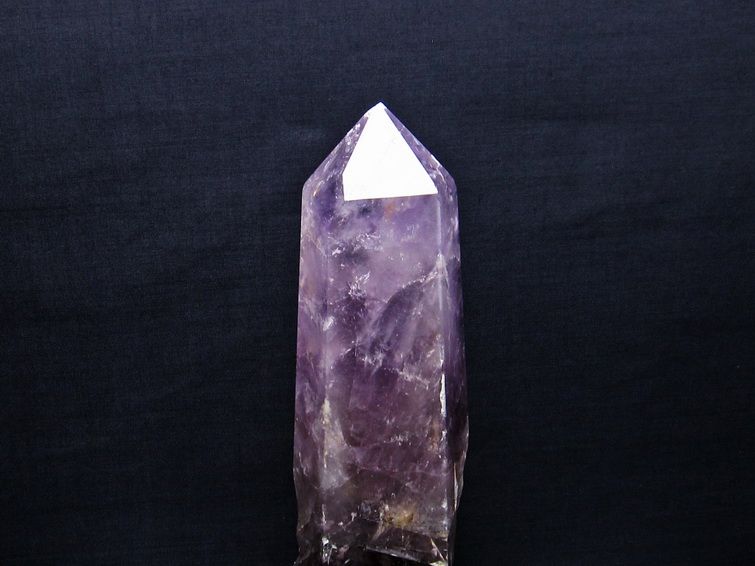2.1Kg アメジスト 六角柱 アメシスト ポイント 置物 原石 虹入り ファントム 台座付属 一点物 162-370