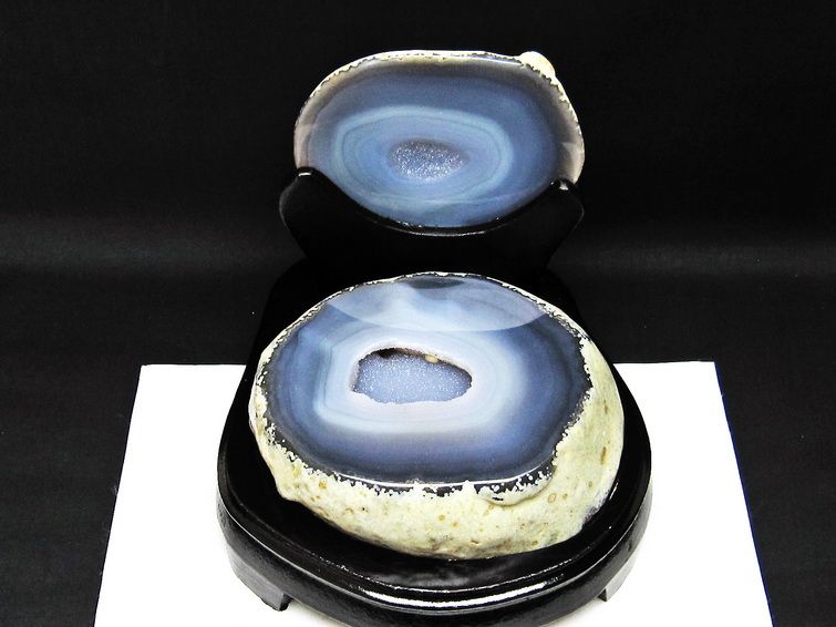 2.5Kg トレジャーメノウ 原石 置物 ジオード 風水 台座付属 一点物 175-1005