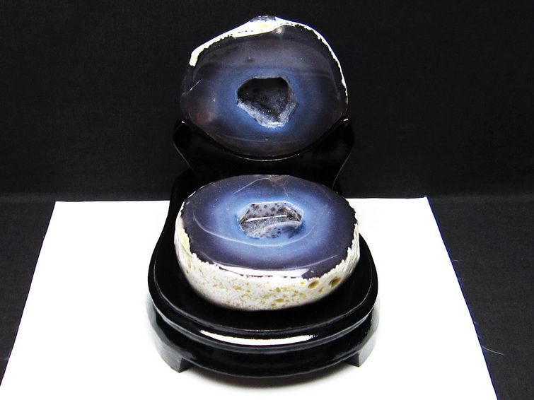 1.6Kg トレジャーメノウ 原石 置物 ジオード 風水 開運 台座付属 一点物 175-1289