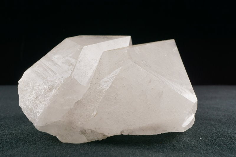2.1Kg 水晶 クラスター 水晶 原石 ブラジル産 一点物 192-627 – 天然石