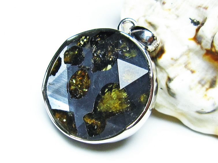 パラサイト隕石 ペンダント パワーストーン ペンダントトップ Pallasite Meteorite メンズ レディース アクセサリー 大衛星 一点物 112-8957