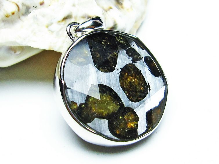 パラサイト隕石 ペンダント パワーストーン ペンダントトップ Pallasite Meteorite メンズ レディース アクセサリー 大衛星 一点物 112-8957